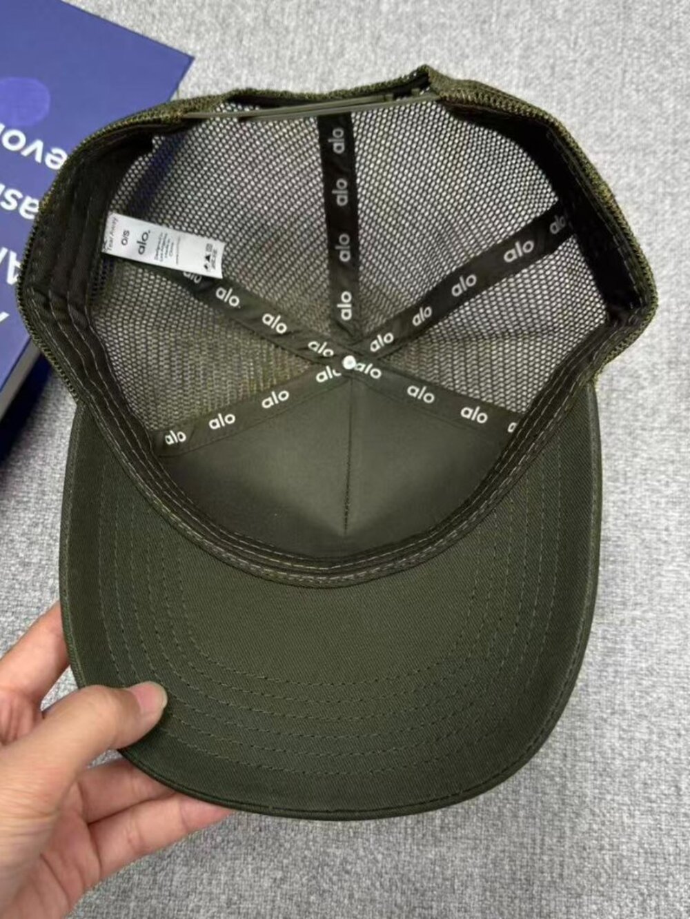 💚💚Alo Yoga District Trucker Hat Stealth Green NWT - Picture 4 of 6